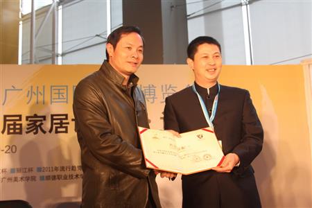    	2011年，紅古軒作為“國禮”制作單位，制作紅木國禮贈(zèng)予國際奧委會(huì)主席羅格，被評(píng)為“第十六屆亞洲運(yùn)動(dòng)會(huì)杰出貢獻(xiàn)單位”   